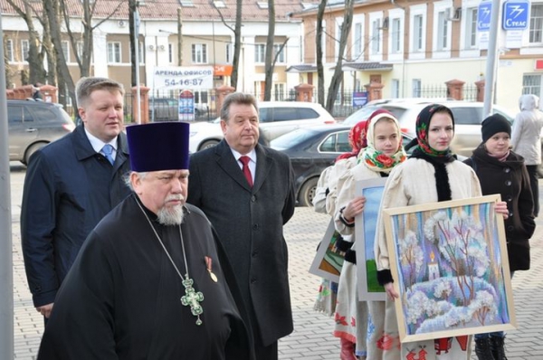 Настоятель кафедрального собора Череповца принял участие в открытии памятной доски Степану Заводчикову