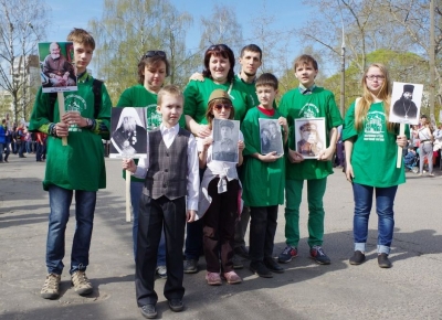 Волонтеры молодежного отдела Вологодской епархии прошли с Бессмертным полком