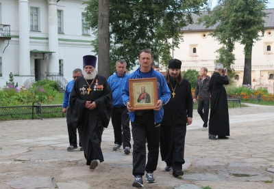 Крестный ход в честь святого праведного воина Федора Ушакова прошёл по Кирилловской земле