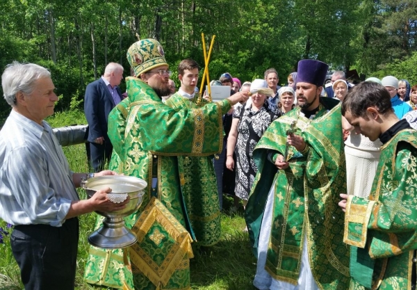 Епископ Флавиан в День Святого Духа совершил Божественную литургию в храме прп. Сергия Шухтовского п.Суда