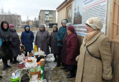 Возле Серафимовского храма микрорайона Лоста состоялась пасхальная благотворительная ярмарка