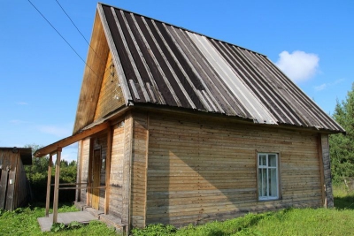 В селе Ильинское Великоустюгского района продолжается ремонт часовни