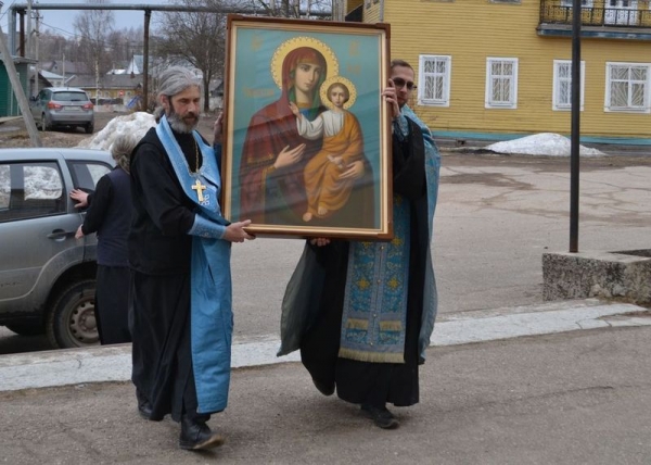 В Верховажском районе состоялся крестный объезд с молитвой об избавлении от вредоносного поветрия