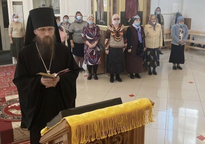 В канун недели 15-й по Пятидесятнице епископ Игнатий совершил всенощное бдение в Бабаевском храме преподобного Гурия Шалочского