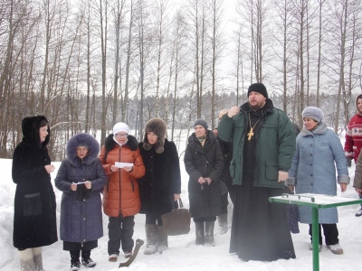Шекснинские паломники побывали на Черном озере
