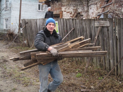 На приходе храма Святителя Николая &quot;Золотые кресты&quot; города Вологды прошел субботник