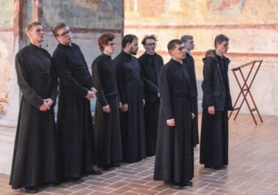 Студенты и преподаватели семинарии молились за Божественной литургией в Софийском кафедральном соборе