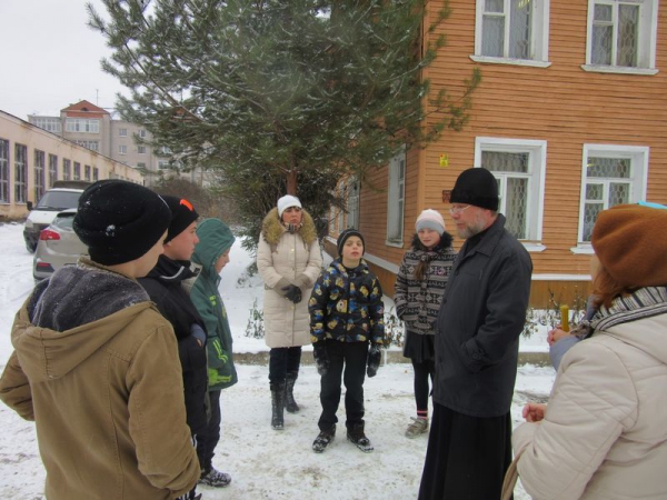 В храме Покрова на Козлене поздравили детей-сирот с днем Казанской иконы Божией Матери