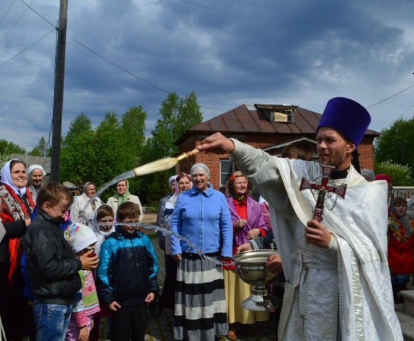 В храме Спаса Всемилостивого города Белозерска состоялась первая за столетие Литургия