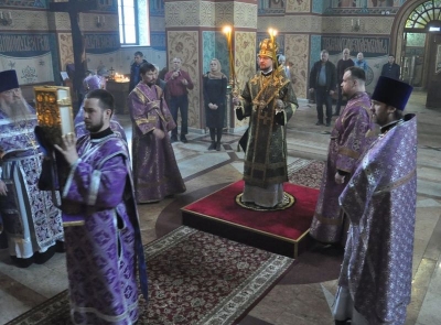 Епископ Флавиан совершил Литургию Преждеосвященных Даров в кафедральном соборе города Череповца