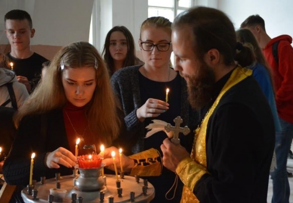 В домовом Покровском храме Великоустюгского многопрофильного колледжа состоялся молебен