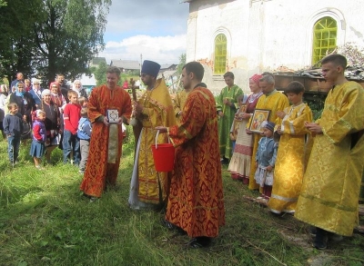Спустя 85 лет в Воскресенском храме деревни Леушинской состоялась первая Литургия