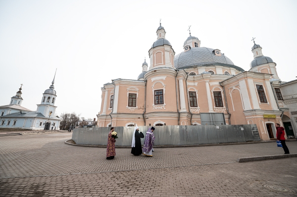 В четвёртое воскресенье Великого поста глава Вологодской митрополии совершил Литургию в Воскресенском кафедральном соборе