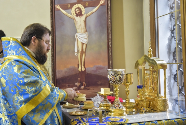 В праздник Покрова Пресвятой Богородицы митрополит Игнатий совершил Литургию в храме Покрова на Торгу Архиерейского подворья