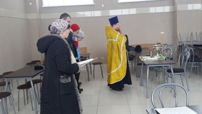 Настоятель Крестовоздвиженского храма города Грязовца совершил богослужения для беженцев из Украины