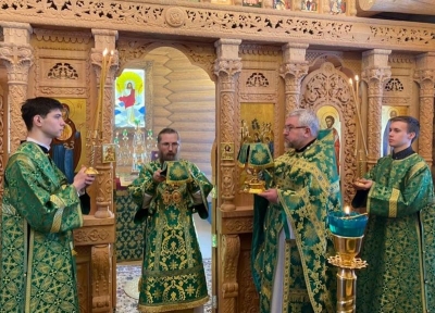 В день памяти святой Ксении Петербургской епископ Игнатий совершил Литургию в Троицком храме деревни Городище