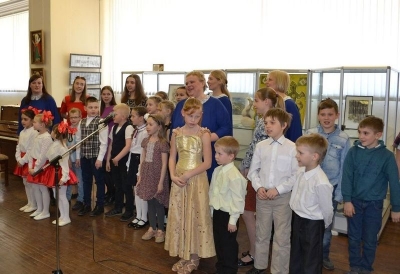 Воскресная школа преподобных Афанасия и Феодосия Череповецких организовала пасхальный концерт в выставочном зале Череповца