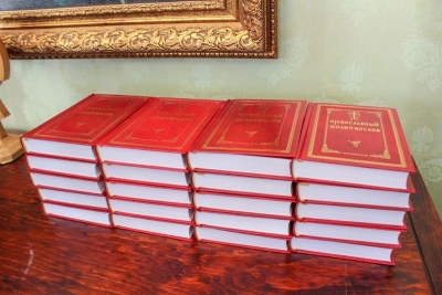 Студентам Вологодской семинарии передали в дар книги от схиархимандрита Илии