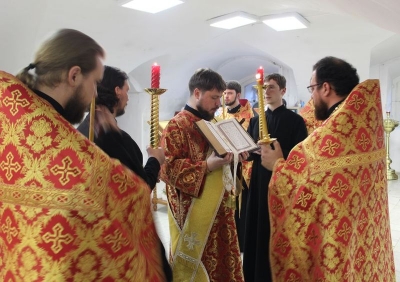 Накануне дня памяти святителя Игнатия Брянчанинова студенты семинарии молились за всенощным бдением