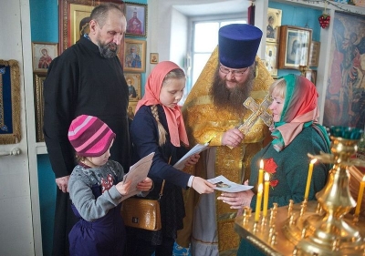 В храмах Вологодской епархии прошла миссионерская акция по раздаче листовок о празднике Крещения Господня