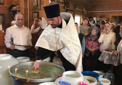 Приход храма святого праведного Иоанна Кронштадтского торжественно встретил праздник Крещения Господня