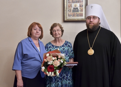 Татьяне Александровне Ватсон вручена награда победителя областного конкурса «Золотая Юнона» (Женщина года 2015) в номинации «За честь и достоинство»