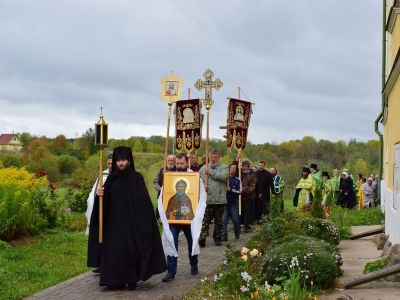Епископ Череповецкий и Белозерский Флавиан возглавил Божественную литургию в Спасо-Суморином монастыре г. Тотьмы