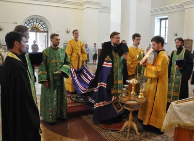 В канун дня Всех святых, в земле Российской просиявших, епископ Флавиан совершил всенощное бдение