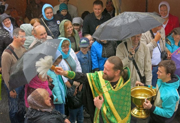 День семьи, любви и верности отметили под проливным дождем