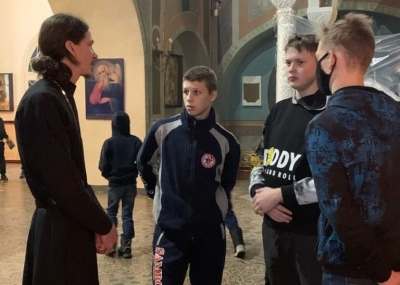 Настоятель Прокопьевского собора провел духовную беседу с воспитанниками спортивного клуба «Пионер»