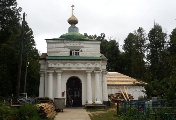 В Крестовоздвиженском храме города Грязовца завершаются кровельные работы