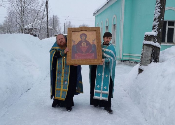 Верующие города Грязовца помолились перед чудотворной иконой Божией Матери «Неупиваемая чаша»