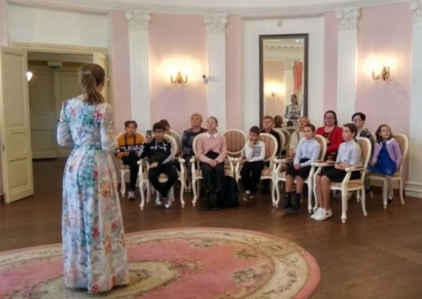 Для юных воспитанников духовной семинарии состоялась экскурсия по усадьбе Брянчаниновых в селе Покровском