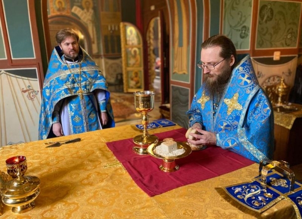 В день празднования Казанского образа Богородицы епископ Игнатий совершил Литургию в кафедральном соборе Череповца