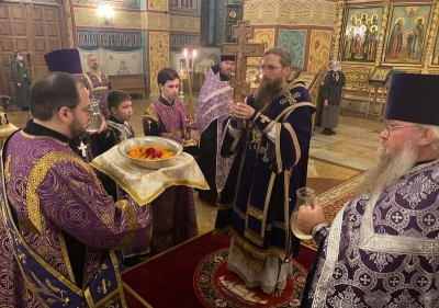 В канун праздника Воздвижения Креста Господня епископ Игнатий совершил всенощное бдение в кафедральном соборе Череповца