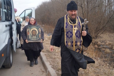 Священники Белозерска совершили крестный объезд вокруг города