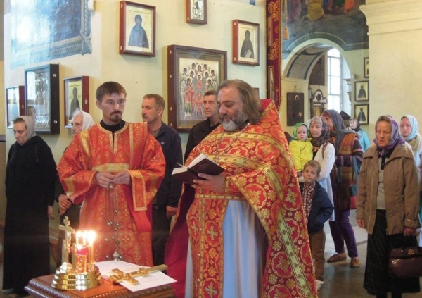 В Архиерейском Воскресенском подворье в день памяти Царственных мучеников отслужена панихида