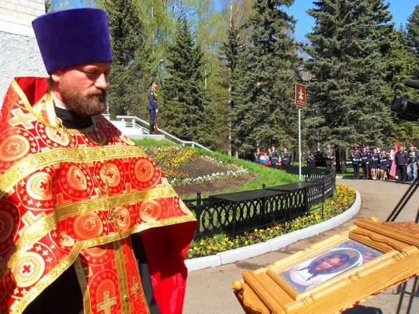 Протоиерей Андрей Исаев совершил заупокойную литию по погибшим защитникам Отечества