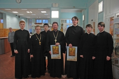 Студенты Вологодской духовной семинарии приняли участие в презентации календаря «Иконы святых Вологодчины»