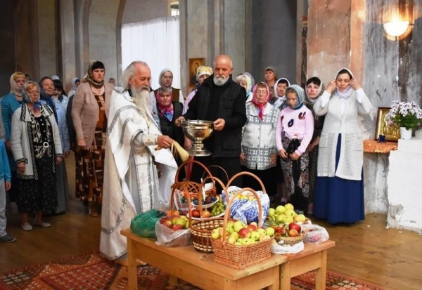 В Архиерейском подворье «Спасо-Суморин монастырь» города Тотьмы молитвенно отметили праздник Преображения Господня