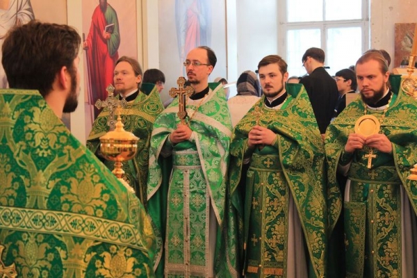 В Неделю о Страшном Суде студенты и преподаватели семинарии помолились в Воскресенском кафедральном соборе