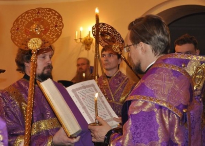Епископ Флавиан совершил всенощное бдение в канун Крестопоклонной недели