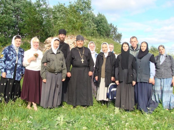 Сестры Горне-Успенского женского монастыря совершили паломничество в Николо-Озерскую пустынь