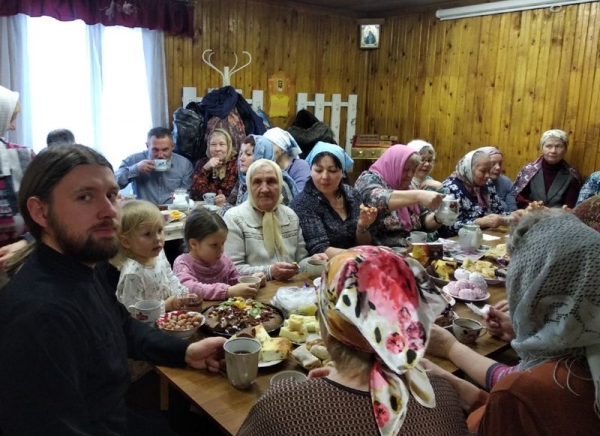 Прихожане Михаило-Архангельского храма поселка Вохтога поразмышляли вместе с настоятелем о духовном смысле Великого поста