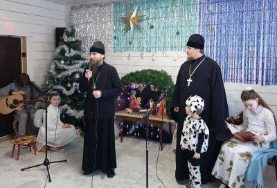 Владыка Игнатий посетил рождественский праздник в Сергиевском храме Череповца