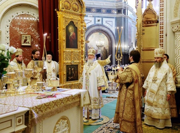 Епископ Флавиан сослужил Святейшему Патриарху Кириллу за Литургией в Храме Христа Спасителя