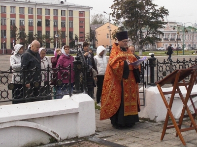 В День трезвости на площади Революции прошел молебен об алко- и наркозависимых