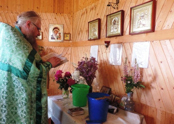 В селе Никольском помолились в праздник Святой Троицы