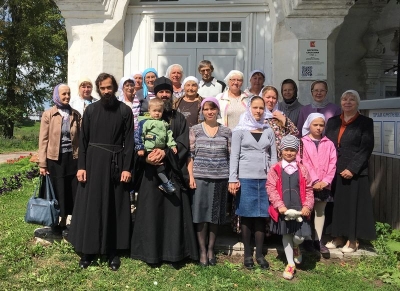 В храме Сретения Господня г. Вологды отслужили молебен с пением акафиста Пресвятой Богородице