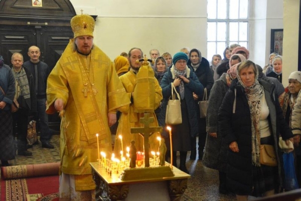 В день памяти Патриарха Тихона епископ Тарасий возглавил богослужения в Прокопьевском соборе